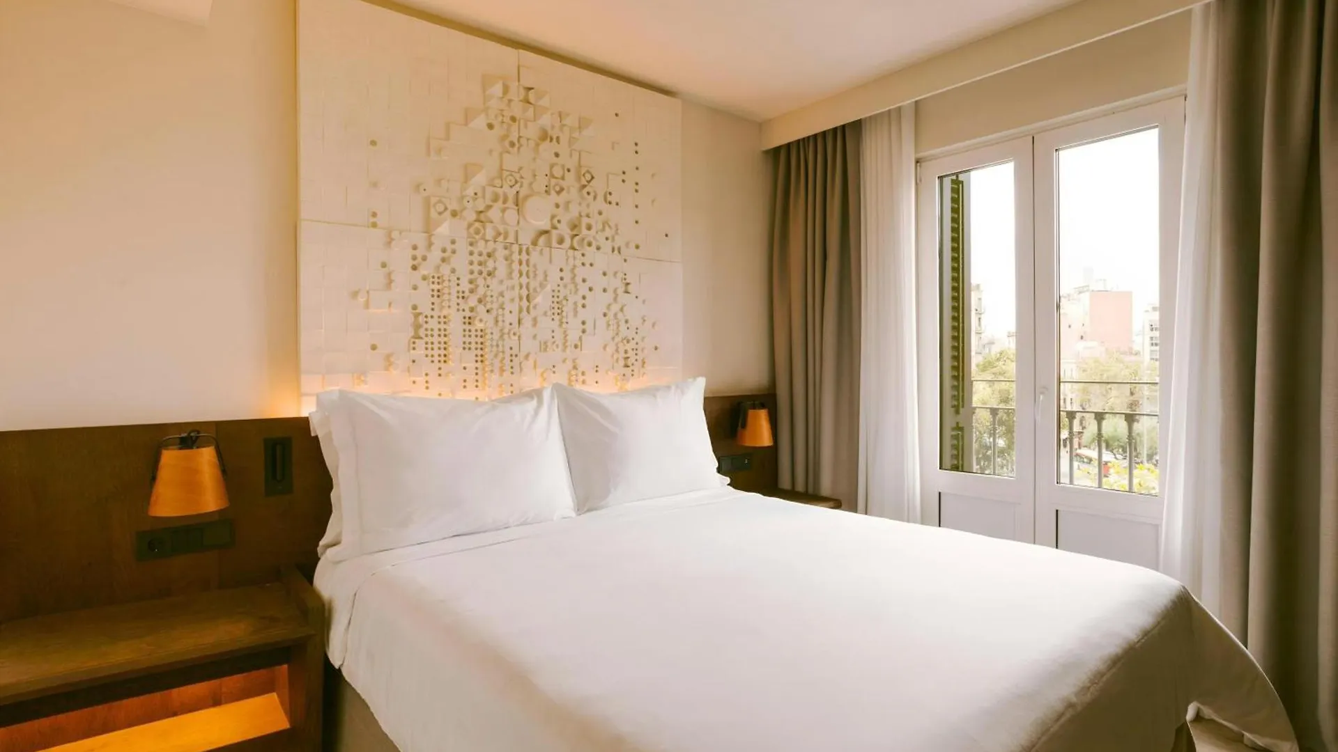 Casa Luz Hotel Placa Universitat, Sonder By Marriott Bonvoy Barcelona