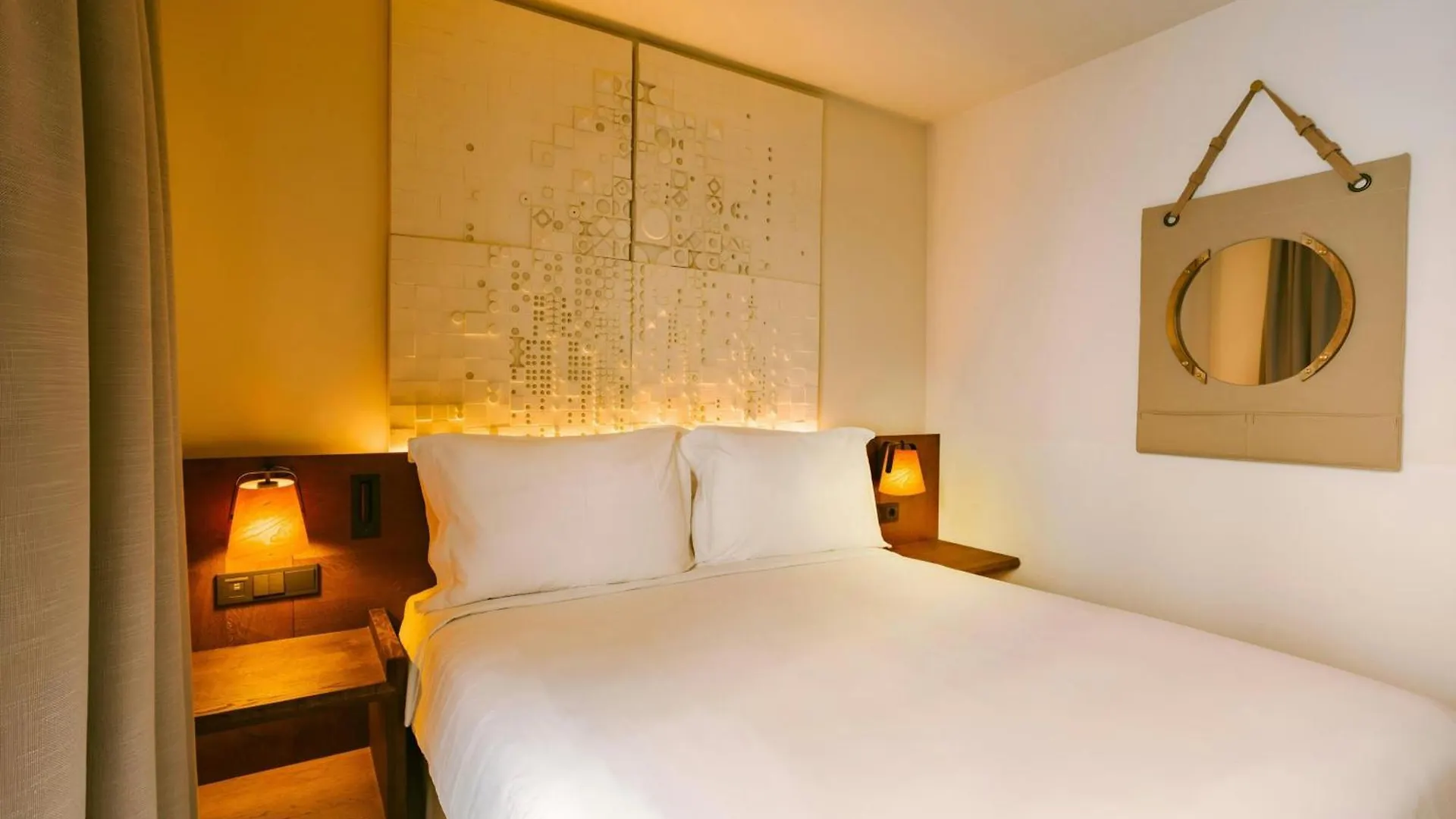 Casa Luz Hotel Placa Universitat, Sonder By Marriott Bonvoy Barcelona