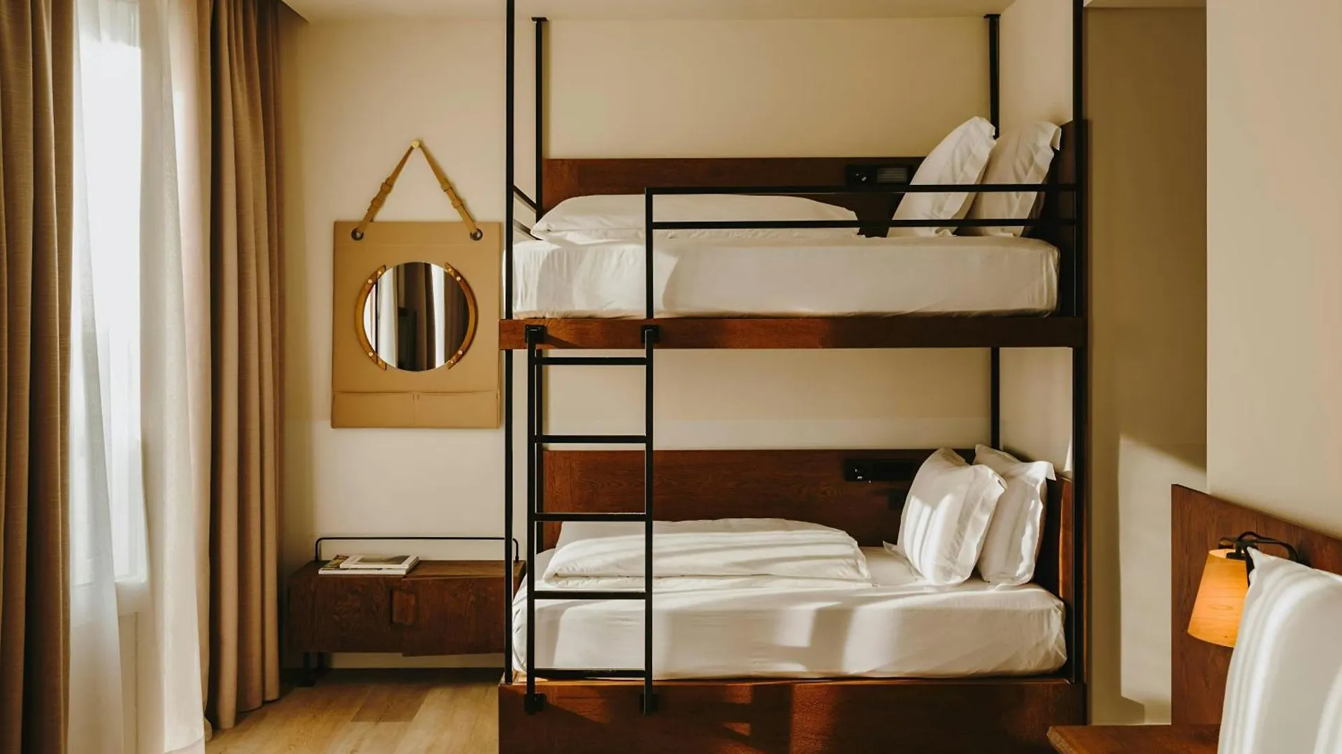 Casa Luz Hotel Placa Universitat, Sonder By Marriott Bonvoy Barcelona