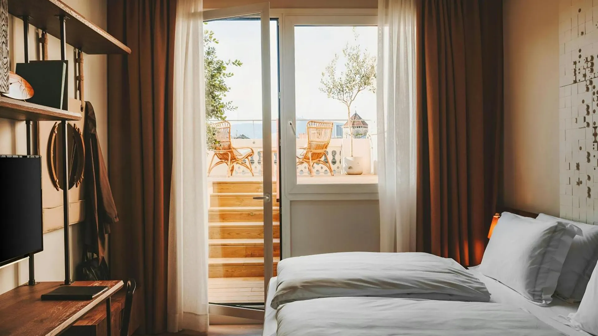 Casa Luz Hotel Placa Universitat, Sonder By Marriott Bonvoy Barcellona 4*,