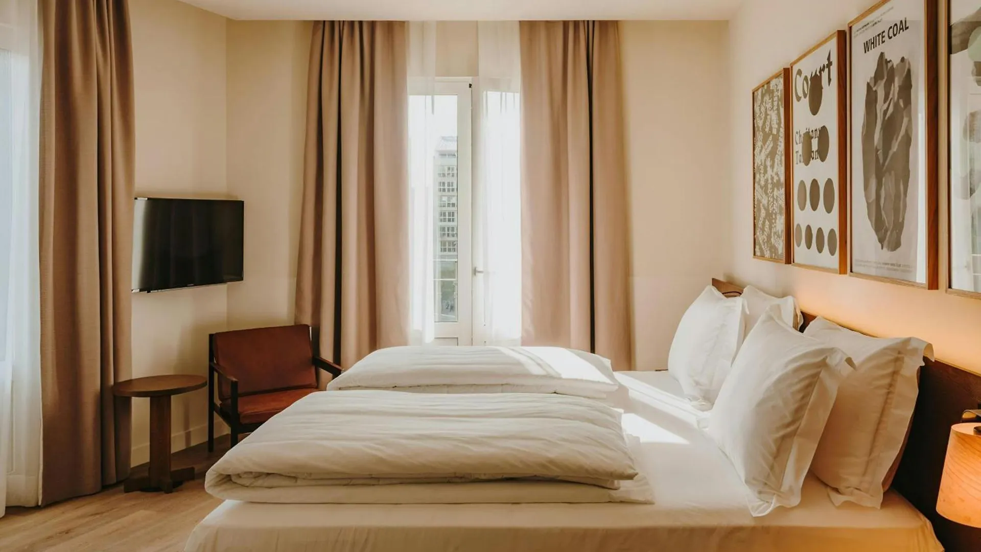 Casa Luz Hotel Placa Universitat, Sonder By Marriott Bonvoy Barcellona 4*,  Spagna