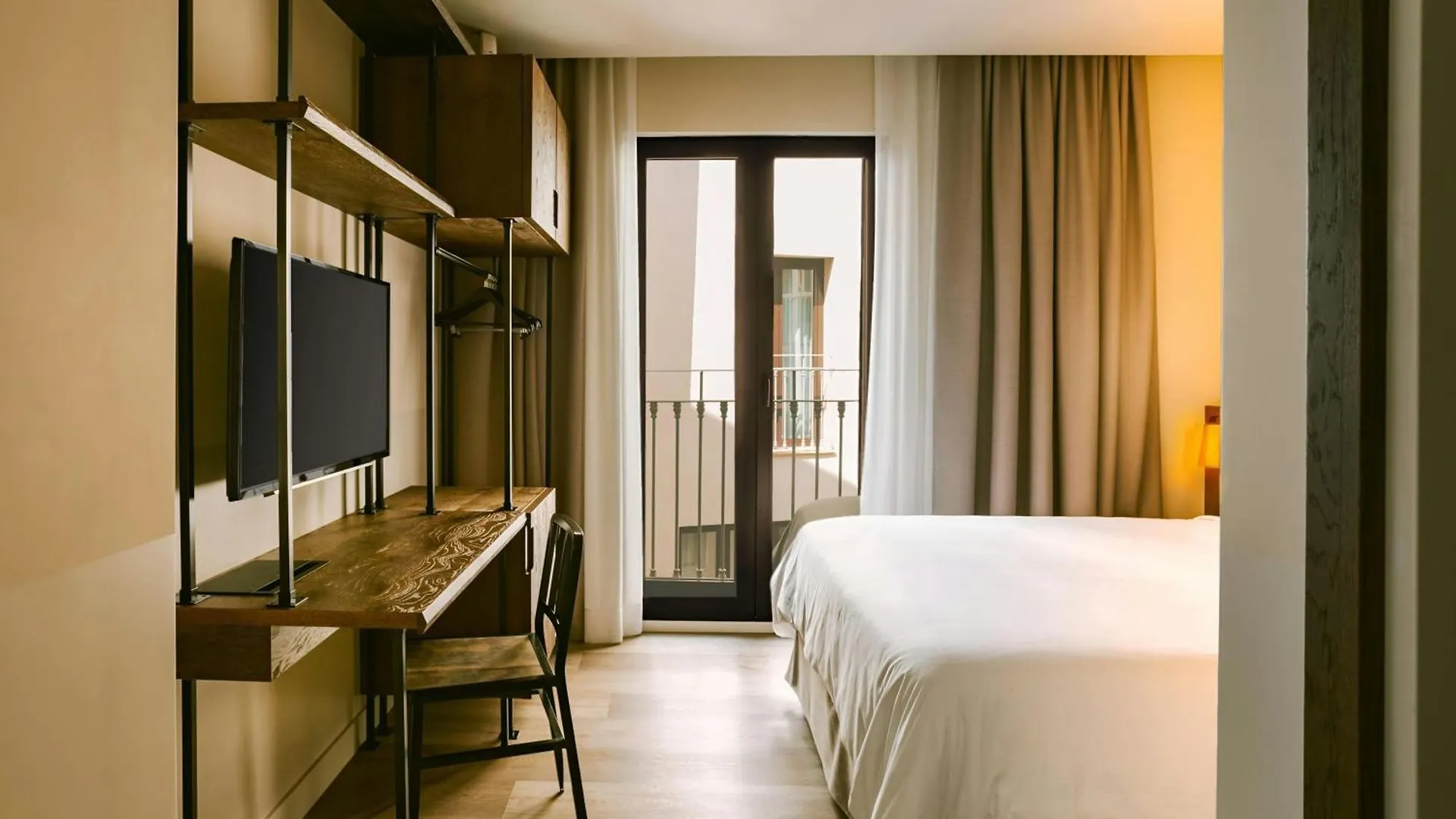 Casa Luz Hotel Placa Universitat, Sonder By Marriott Bonvoy Barcellona 4*,  Spagna